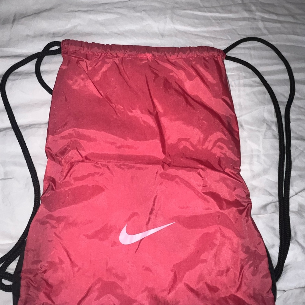 Nike Light Pink / Hot Pink Drawstring Bag - Picture 2 of 3